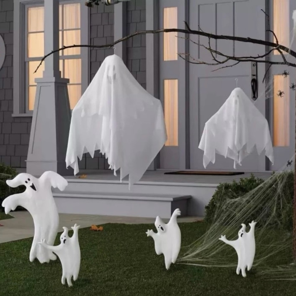Hyde and EEK! 18 Pieces Cemetery Kit